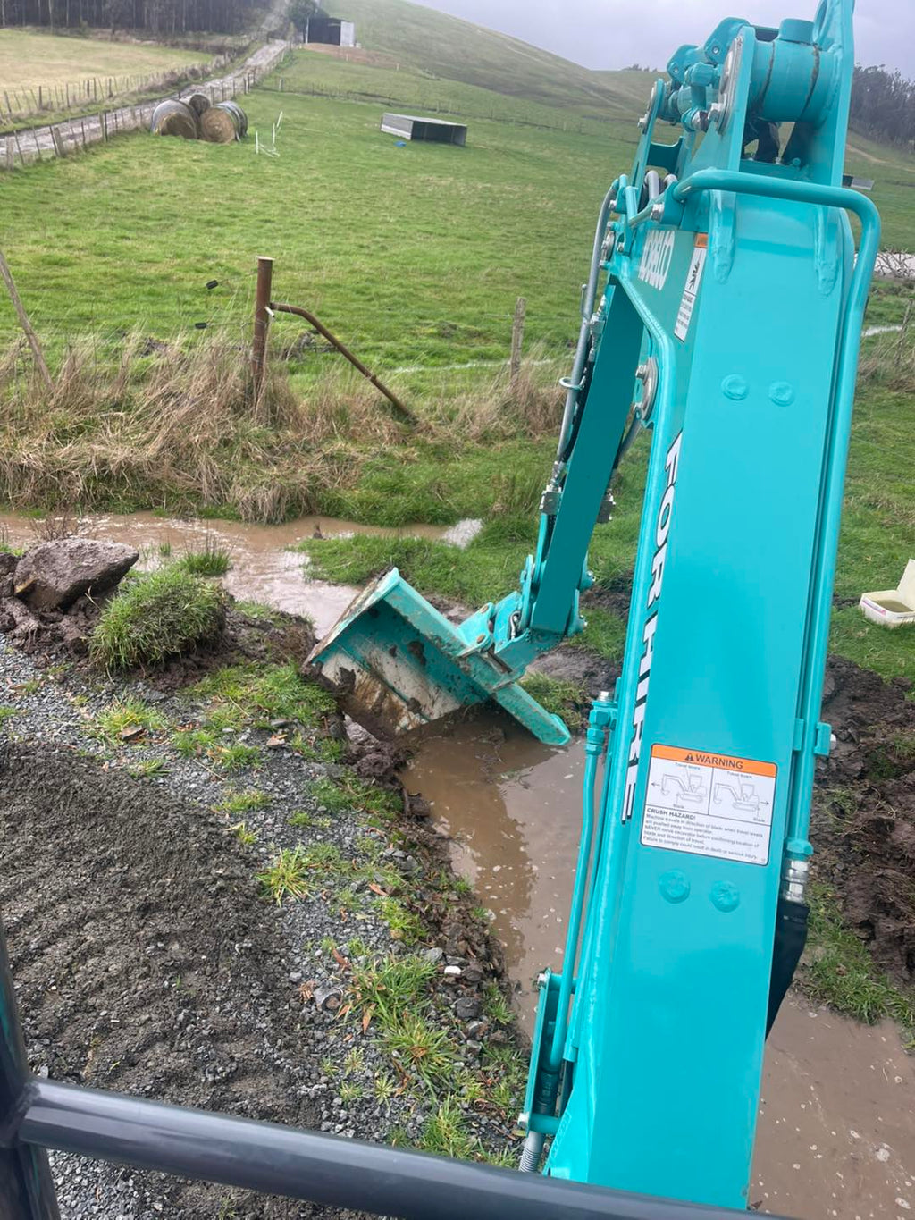 2.5 ton excavator hire