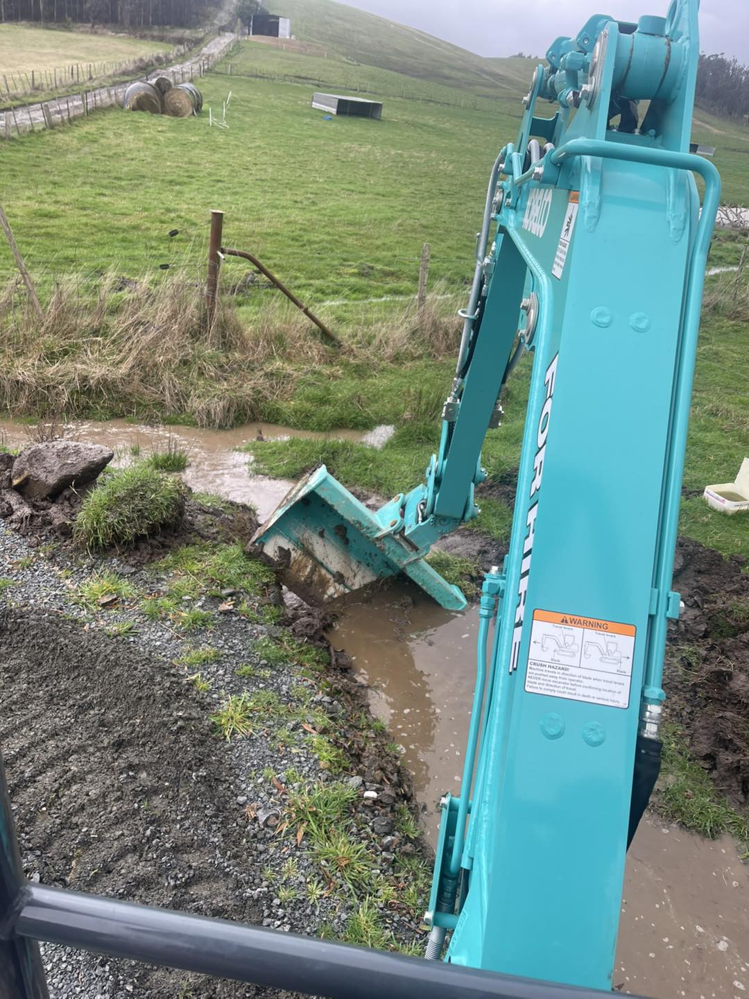 2.5 ton excavator hire
