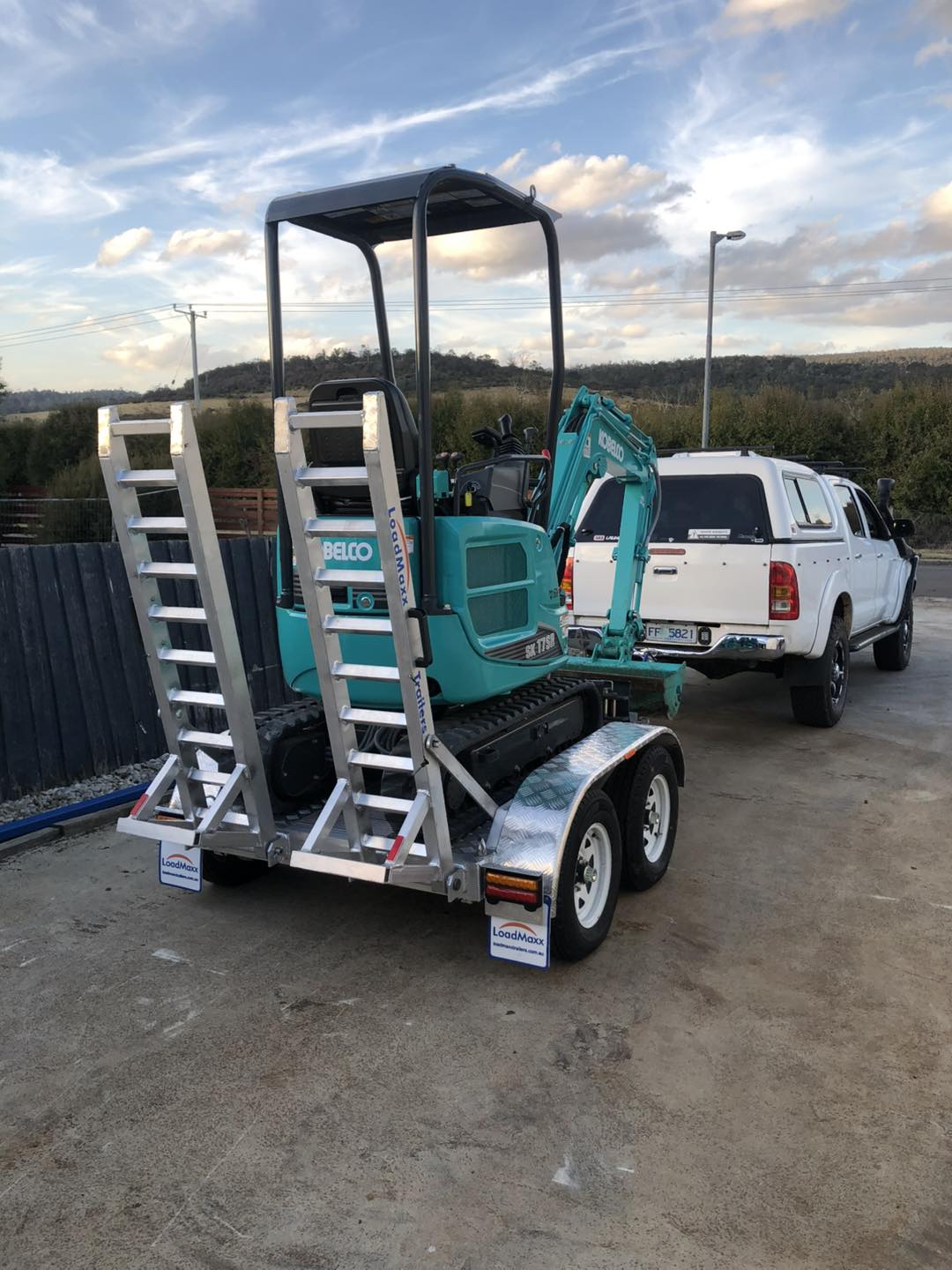1.7ton excavator hire