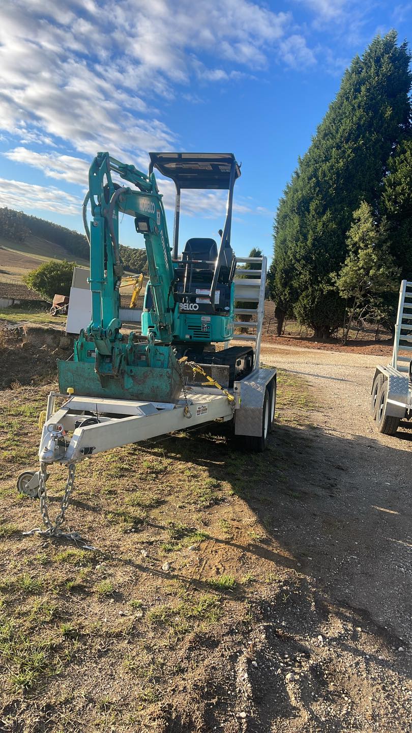 1.7 ton excavator hire
